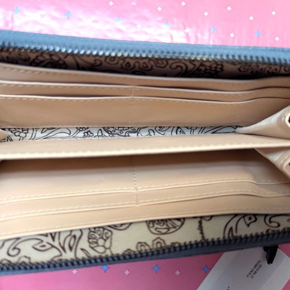 Jessica Simpson Gray Wallet - Picture 2 of 4